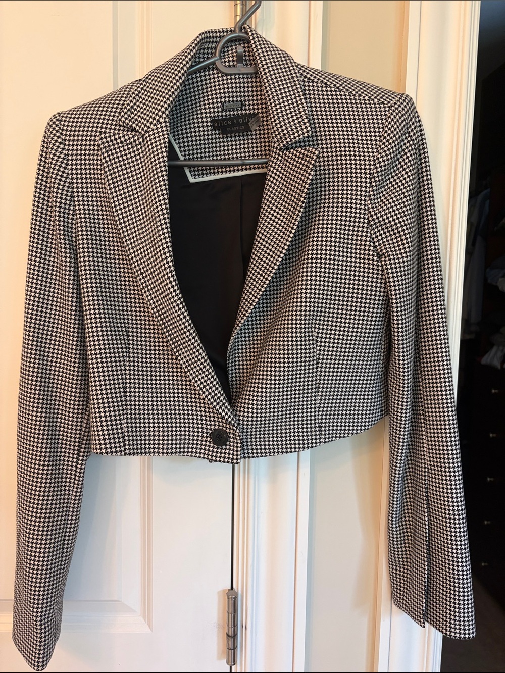 Alice + Olivia Black and White Houndstooth Cropped Blazer